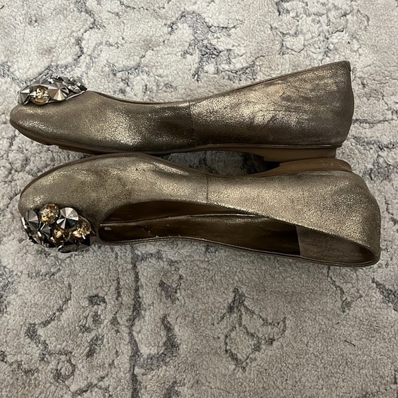 Antonio Melanie gold flats with round jeweled detail Size 7.5M - Picture 11 of 17